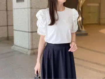 [ 새상품급 ] 엠프리미에 뀌뛰르 분또 개더 슬리브 티셔츠 화이트 38