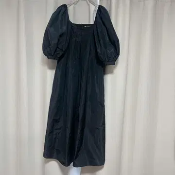 ZARA 퍼프 슬리브 블랙 원피스