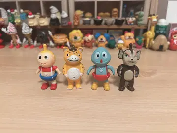 츠부라야 프로덕션 캐릭터 (4개 세트)