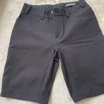 블랙 레귤러 핏 숏팬츠 30인치
