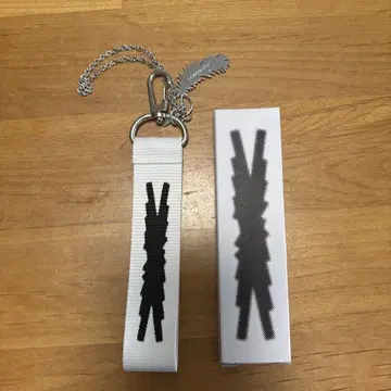 LESSERAFIM 키링 화이트 리본