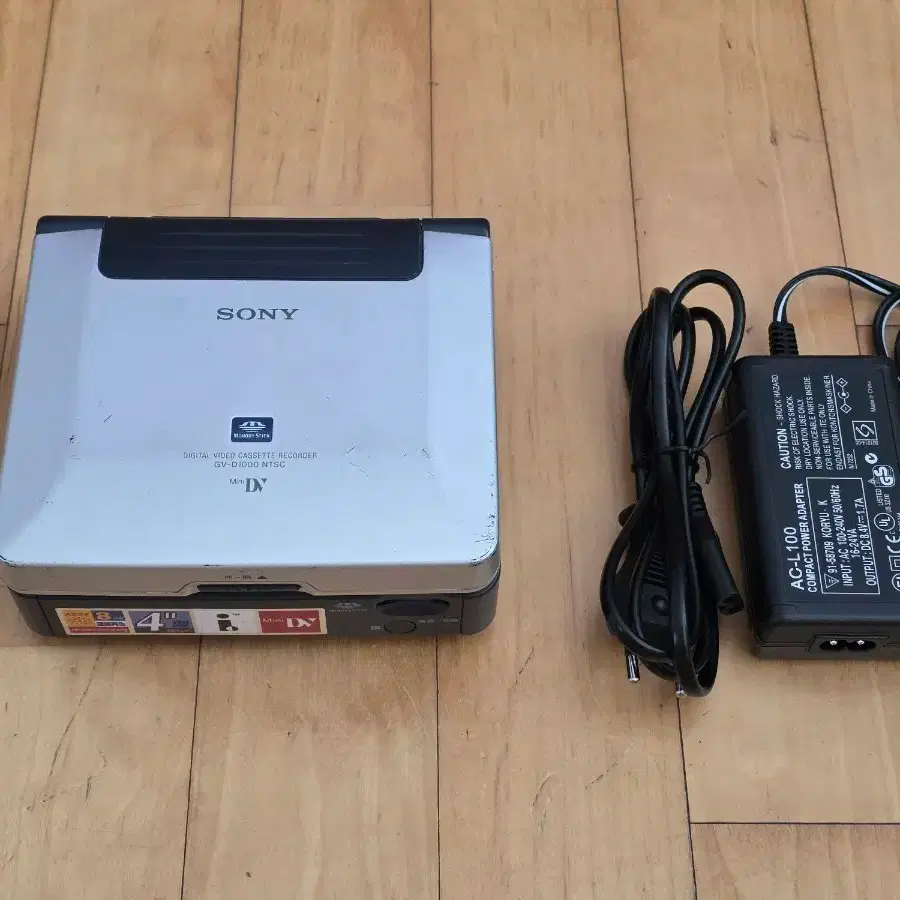 Mini Dv Sony D 1000 Sony GV-D1000 MiniDV Video Walkman Works Great!