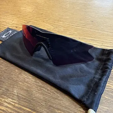 oakley M 프레임 렌즈, 흠집 있음