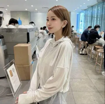 시이쨩 차광 후드티
