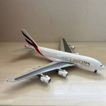에미레이트 A380 1/200 used