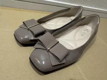 새상품급 다이애나 DIANA 펌프스 베이지 에나멜 23cm