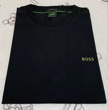 HUGO BOSS 미사용 새상품 남성용 t셔츠 L