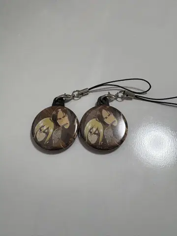 진격의 거인 히스토리아 유미르 캔뱃지 키링