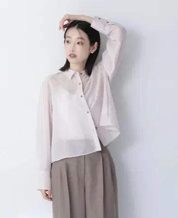내추럴 뷰티 베이직 크롭 기장 시어 셔츠