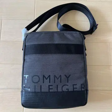 미사용이지만 하자품입니다. Tommy HILFIGER 숄더백
