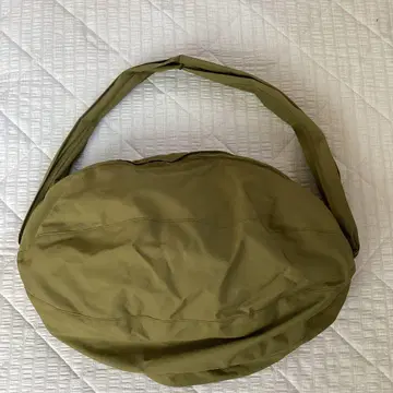 미사용 새상품 요건 레일 숄더백 카키