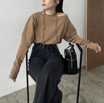 CAPRICIEUX LE'MAGE 초커 보트넥 롱T