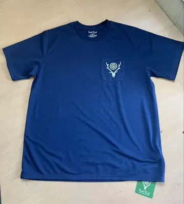 SOUTH2 WEST8 - Round Pocket Tee