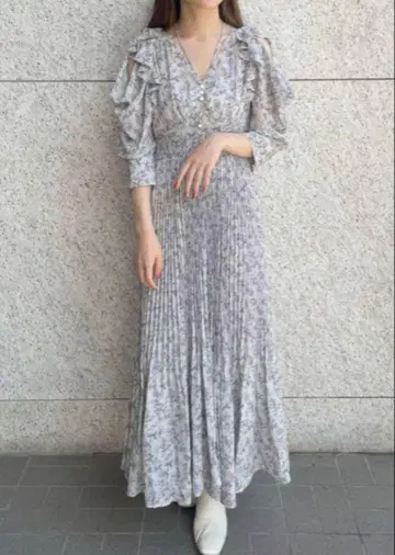 [새상품급] 코코딜 빈티지 플라워 슬릿 슬리브 원피스