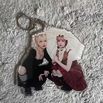 femme fatale 악마의 키스 아크릴 키링