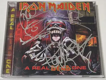 IRON MAIDEN A REAL DEAD ONE 사인 포함