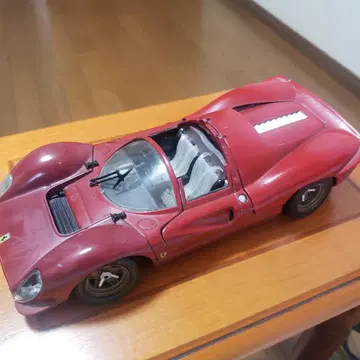 페라리 Ferrari 330 P4 미니카 빨간색 1/18