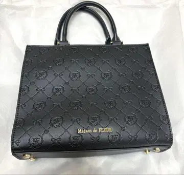 Maison de FLEUR 모노그램 캐레 숄더백