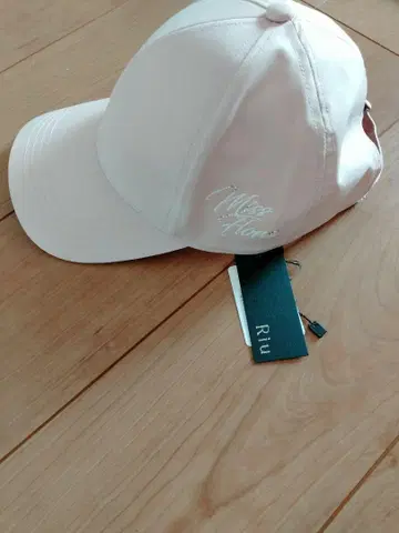 riu 플로라 로고 캡