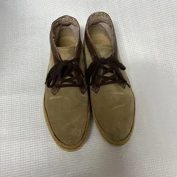 베이지 스웨이드 레이스업 슈즈