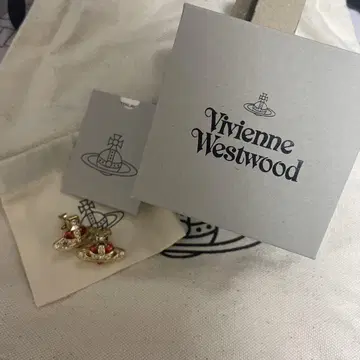 비비안 골드 New Diamante Heart 귀걸이