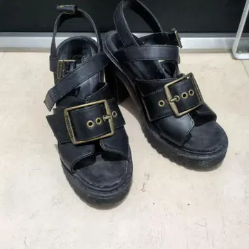 Dr.Martens 샌들