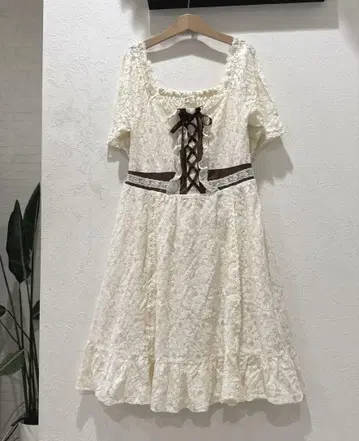 액시즈 전체 레이스 미니 원피스(M) 화이트 레이스업 플레어 스커트