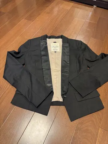블랙 숏 자켓
