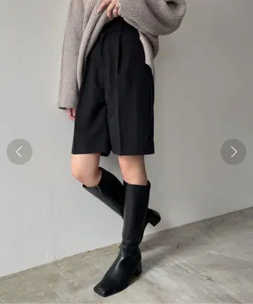 hellam 센터 프레스 하프 턱 팬츠