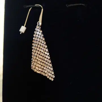 미사용 스와로브스키 Swarovski 메쉬 크리스탈 귀걸이 (한쪽)