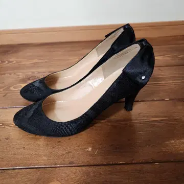 블랙 레이스 펌프스 8cm 힐