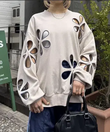 HELLO.SANFRANCISCO 플라워 컷 아웃 오버 맨투맨