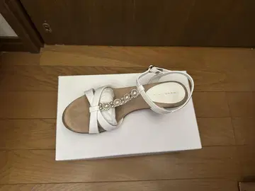 젤리빈스 화이트 비즈 장식 샌들