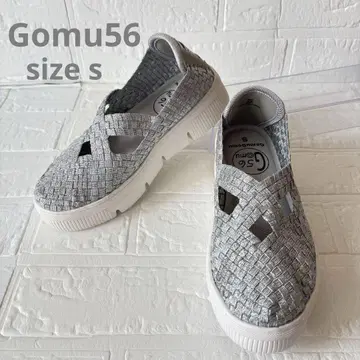 새상품급 고무고무 Gomu56 크로스 디자인 슬립온 슈즈 통굽 실버 라메