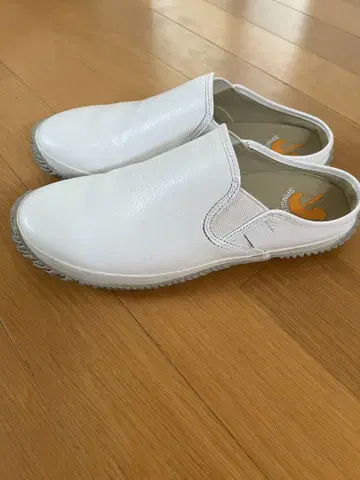 Spingle Move 스핑글무브 가죽 슬립온 화이트 사이즈 S