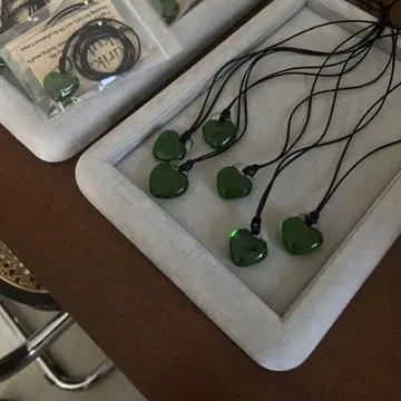 yurika akutsu ho. glass string necklace