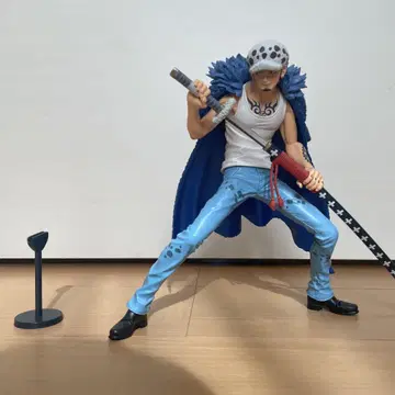 트라팔가 로 피규어