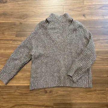 코코딜 오픈 숄더 레이어드 디자인 니트