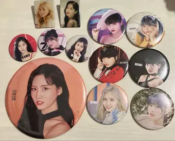 TWICE 모모 캔뱃지