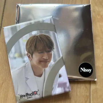 Nissy 호카포카페 캔뱃지