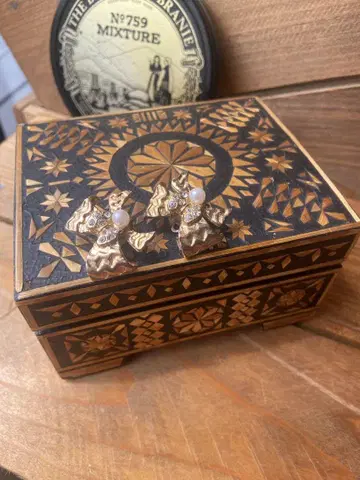 영국 현지 구매 vintage 골드 리본 모티브 귀찌