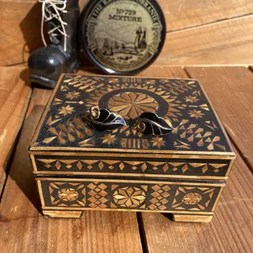 영국 현지 구매 vintage 리프형 검정 귀걸이 스톤 포함