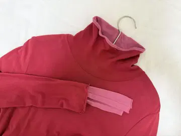 UNDECORATED 언데코레이티드 시어 하이넥 티셔츠