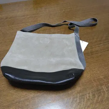 스웨이드 및 가죽 숄더백
