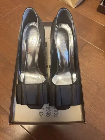 리본 블랙 하이힐 10cm