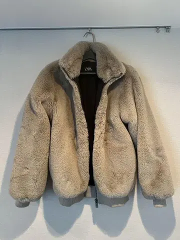 [새상품급 미사용] ZARA 인조 모피 블루종 봄버 자켓 베이지