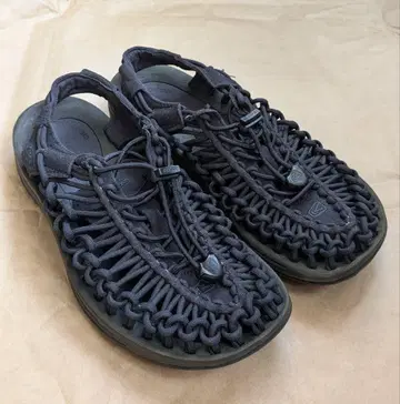 KEEN UNEEK 23cm 블랙