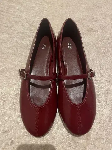 ZARA 버건디 스트랩 발레 슈즈