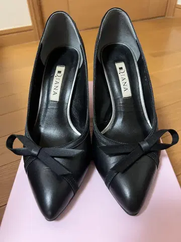 DIANA 리본 펌프스