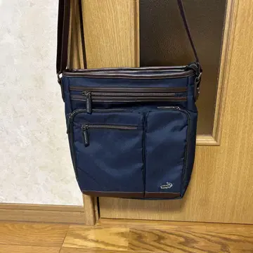 네이비 나일론 숄더백